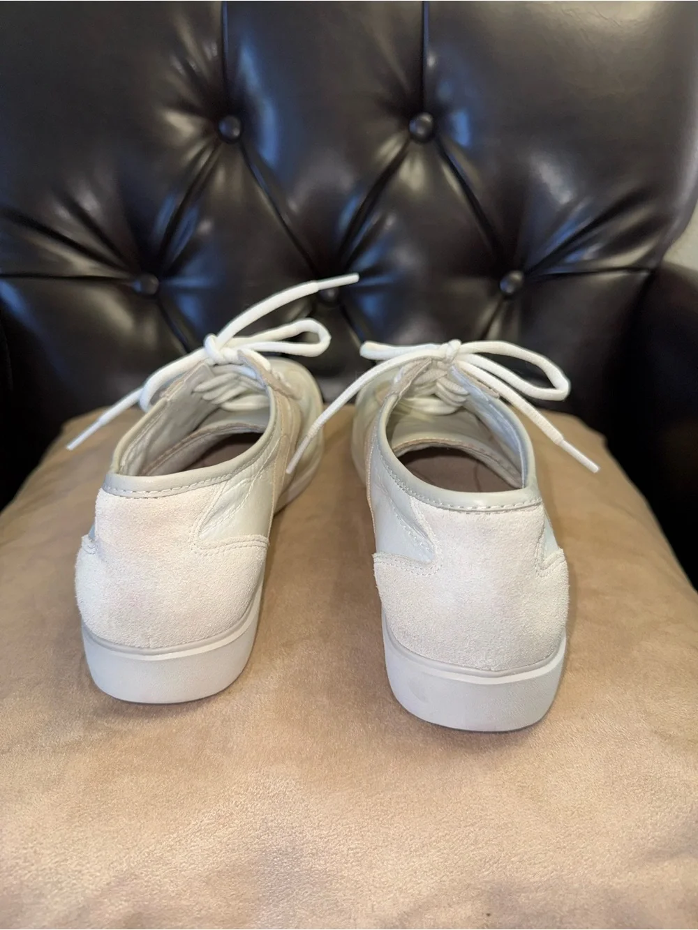 LIKE NEW ITALIAN  MUNRO BEIGE NEUTRAL COMBO SNEAKERS - SIZE 8.5